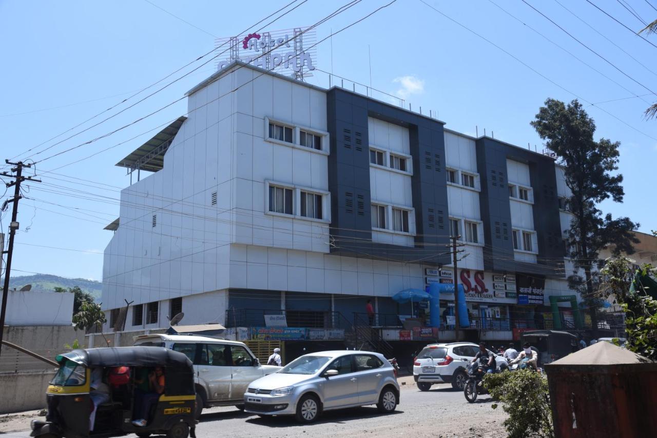 Hotel Pushpak Сатара Экстерьер фото