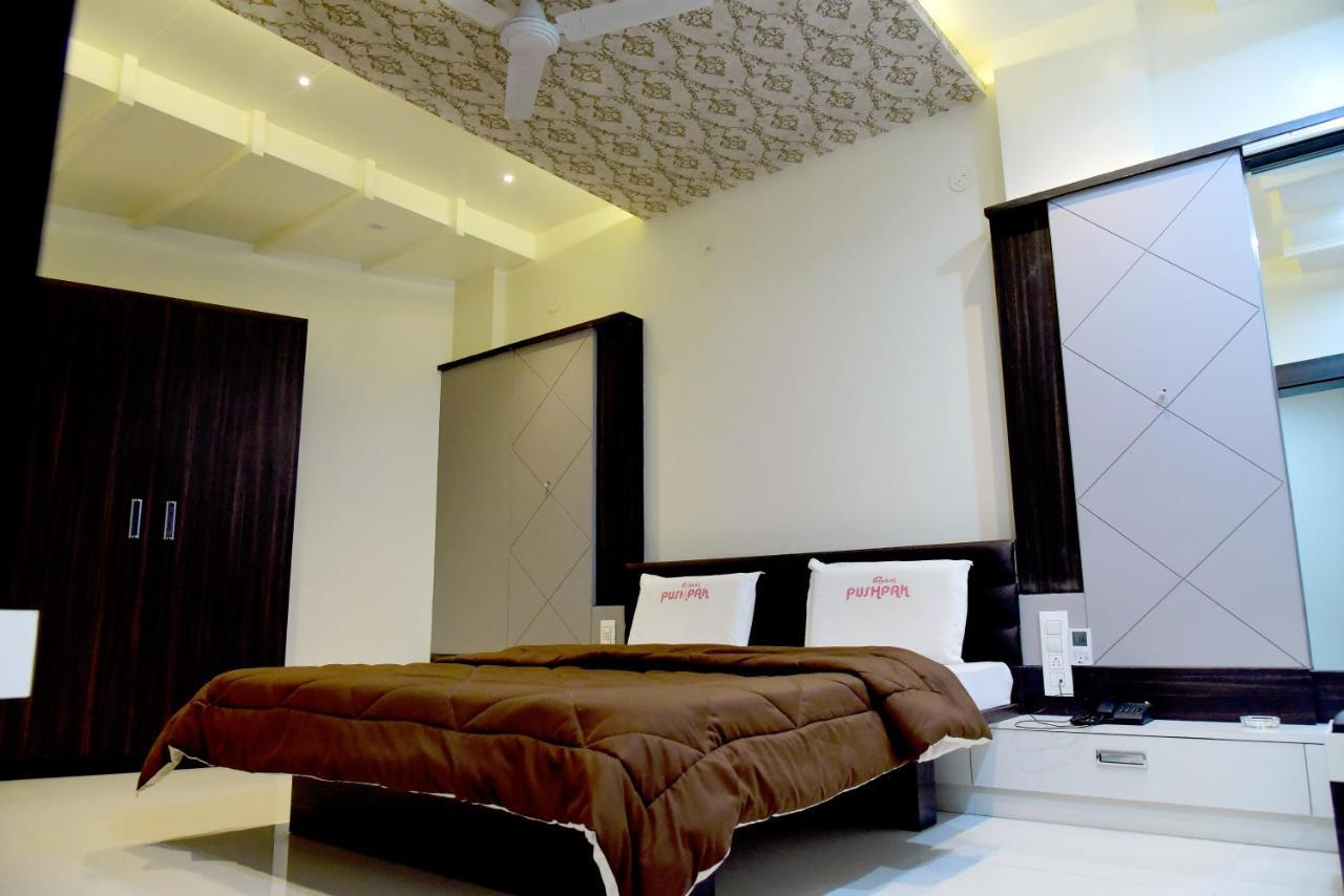 Hotel Pushpak Сатара Экстерьер фото